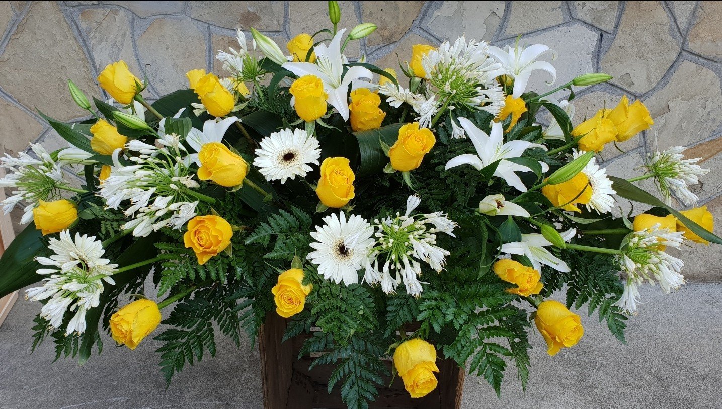 Cuscino funebre fiori bianchi e gialli